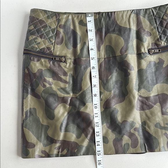 Sam Edelman Camo Green Mini Skirt Faux Leather Fully Lined - Picture 14 of 16